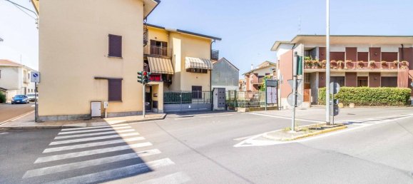 3-salle Appartement à Uboldo, Italy No. 334198 20