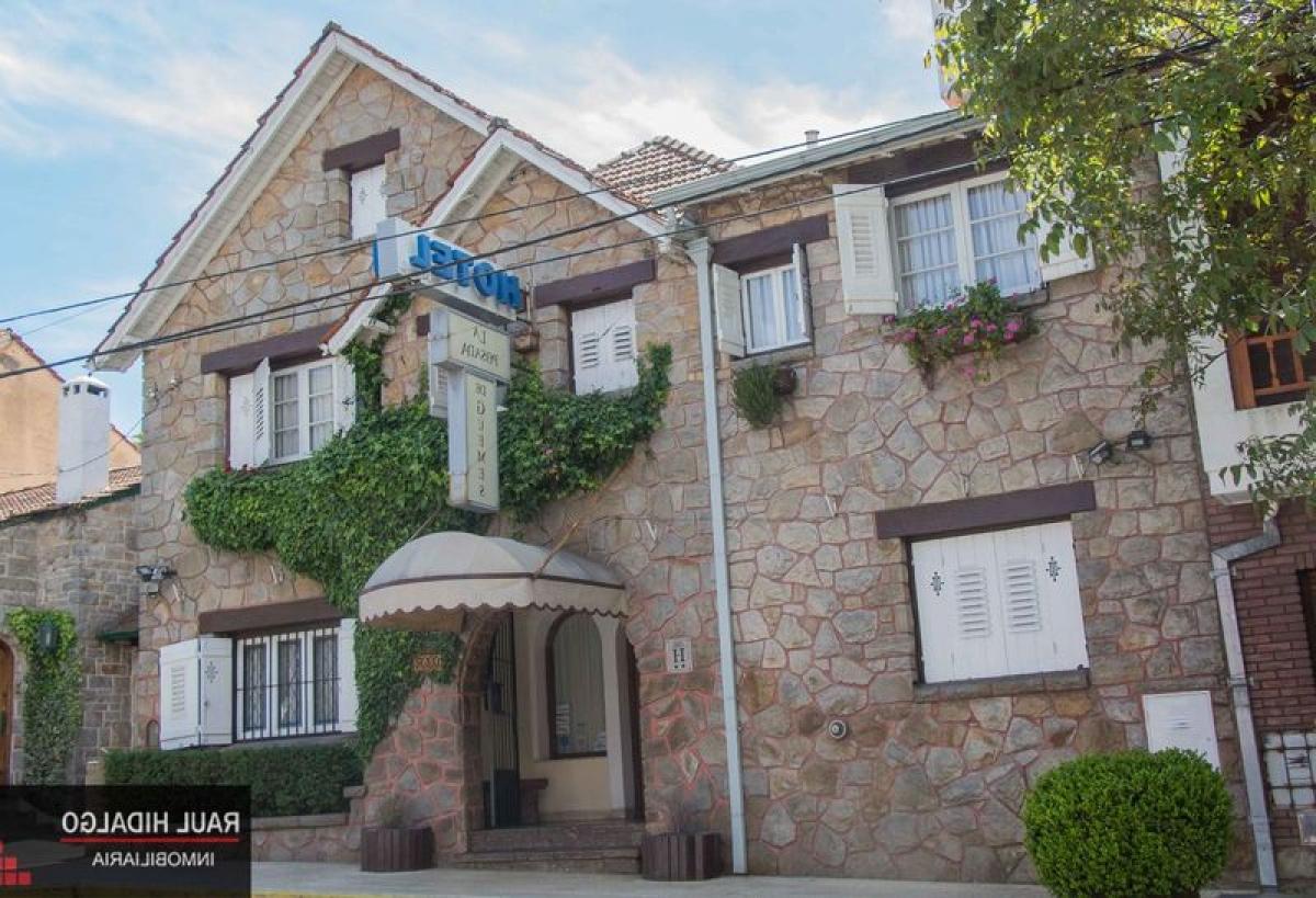 10 bedrooms House in Mar del Plata, Argentina No. 80045