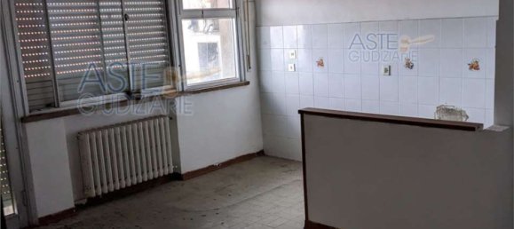 6 rooms Apartment in Livorno, Italy No. 50963 10