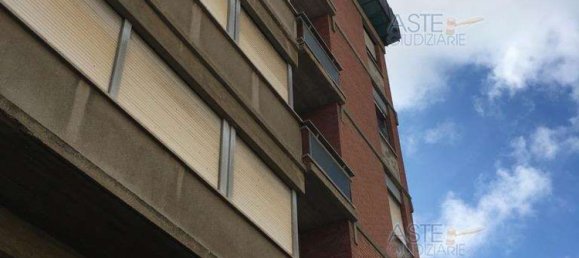 6 rooms Apartment in Livorno, Italy No. 50963 12