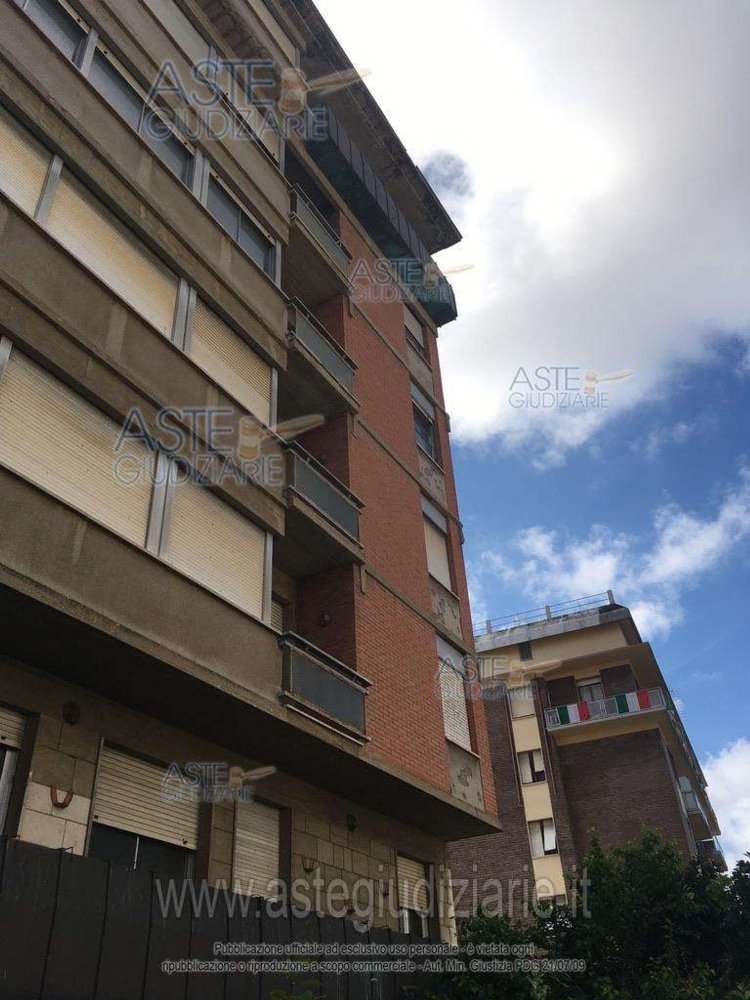 6 rooms Apartment in Livorno, Italy No. 50963