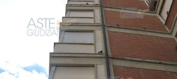 6 rooms Apartment in Livorno, Italy No. 50963 11