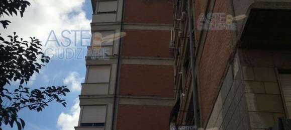 6 rooms Apartment in Livorno, Italy No. 50963 14