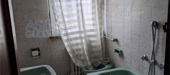 6 rooms Apartment in Livorno, Italy No. 50963 7