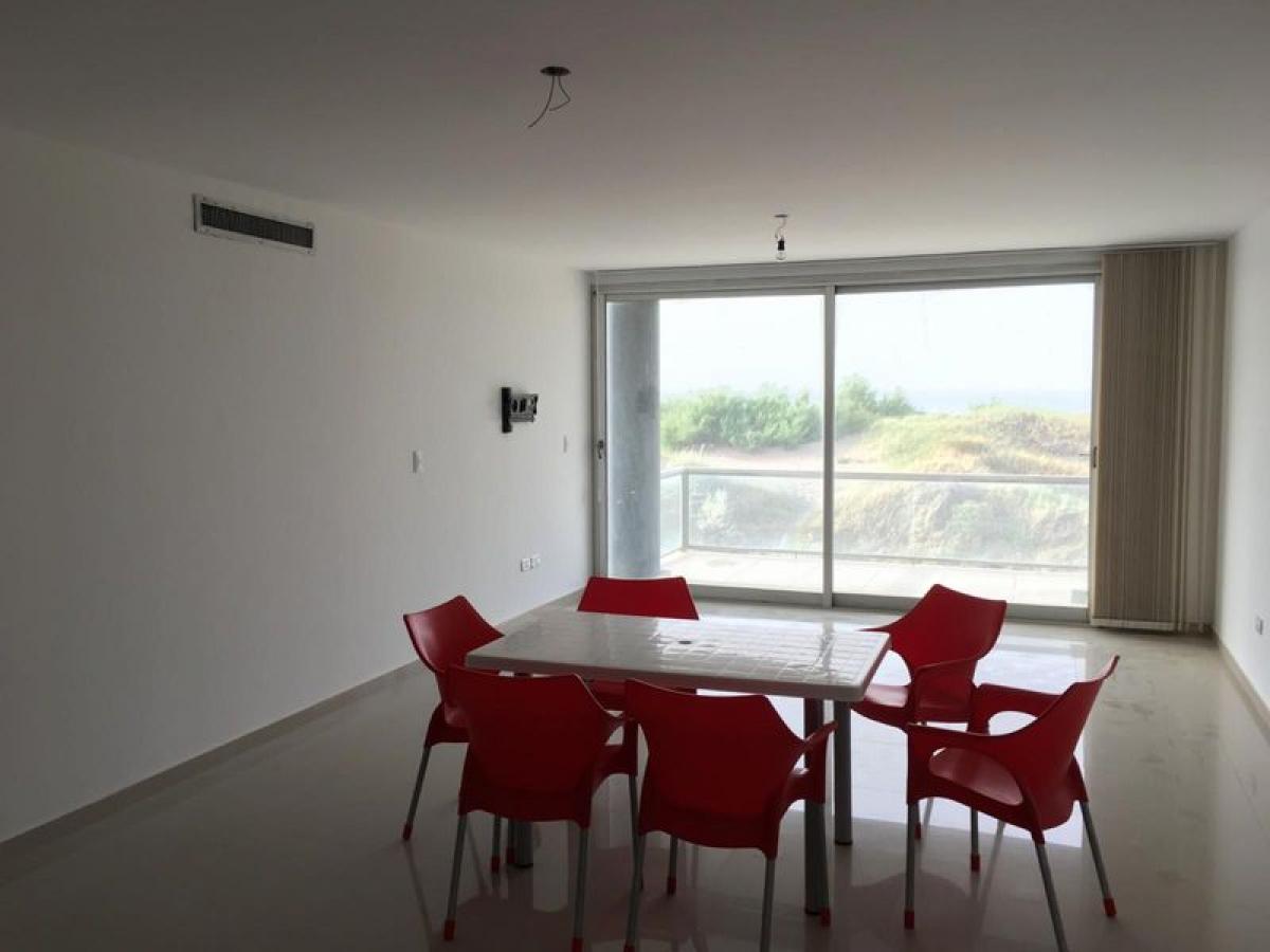 Apartamento de 3 dormitorios en Mar del Plata, Argentina No. 87904