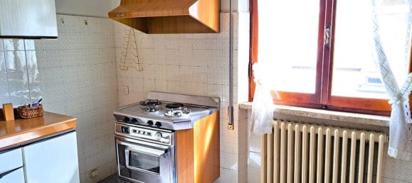 2 Schlafzimmer Wohnung in Carrara, Italy, Nr. 31140 6