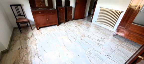 2 Schlafzimmer Wohnung in Carrara, Italy, Nr. 31140 16