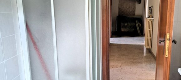 2 Schlafzimmer Wohnung in Carrara, Italy, Nr. 31140 5