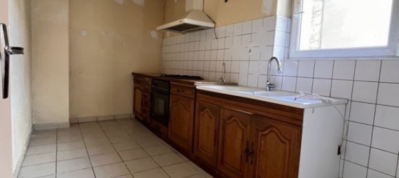 3 bedrooms House in Dormans, France No. 152639 2