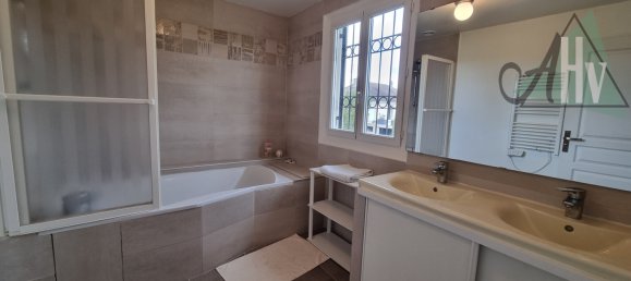 Casa de 4 dormitorios en Fontaine-Macon, France No. 84715 11