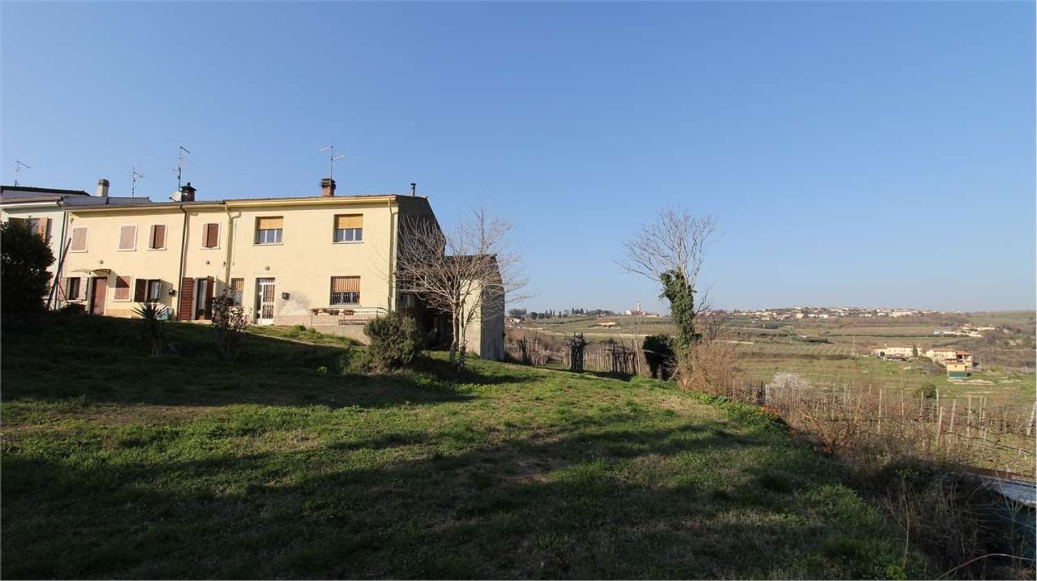 5-Zimmer Wohnung in Colognola ai Colli, Italy, Nr. 196065