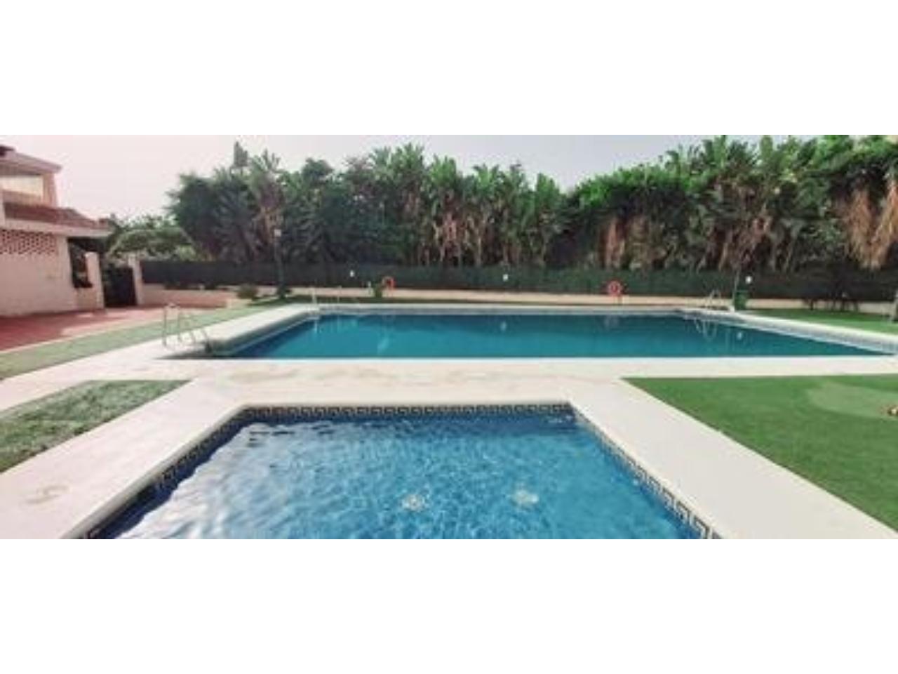 Пентхаус с 2 спальнями в Эстепона, Испания № 273558