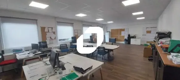 67m² Office in Osny, France No. 302372 4