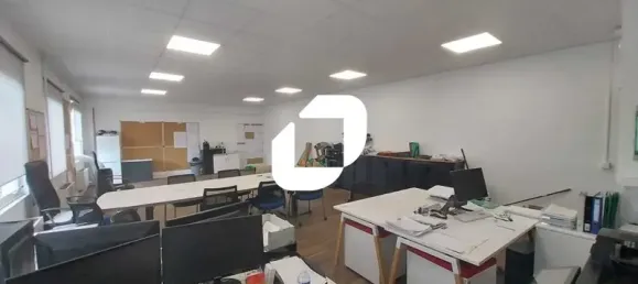 67m² Office in Osny, France No. 302372 8