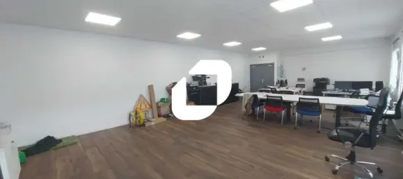 67m² Office in Osny, France No. 302372 3