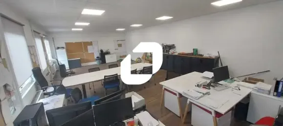67m² Office in Osny, France No. 302372 7