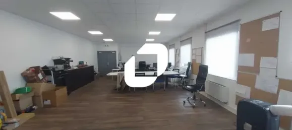 67m² Office in Osny, France No. 302372 2