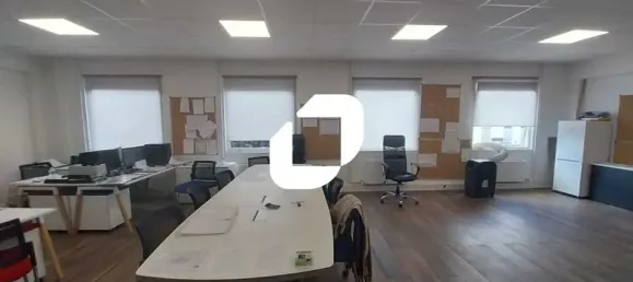 67m² Office in Osny, France No. 302372 6
