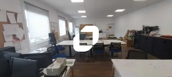 67m² Office in Osny, France No. 302372 5