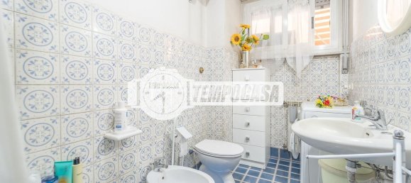 2 bedrooms Apartment in Rome, Italy No. 325116 12