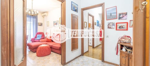 2 bedrooms Apartment in Rome, Italy No. 325116 2