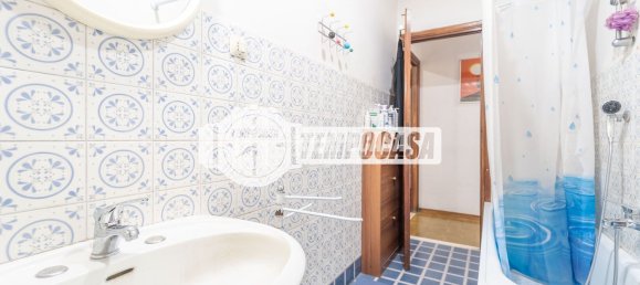 2 bedrooms Apartment in Rome, Italy No. 325116 14
