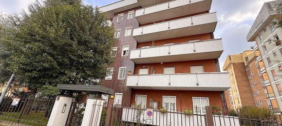 3غرفة شقة في Rho, Italy رقم 32693 32