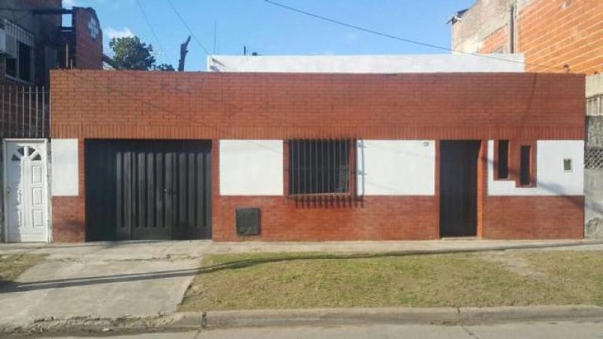 2 bedrooms House in Tres de Febrero, Argentina No. 51686
