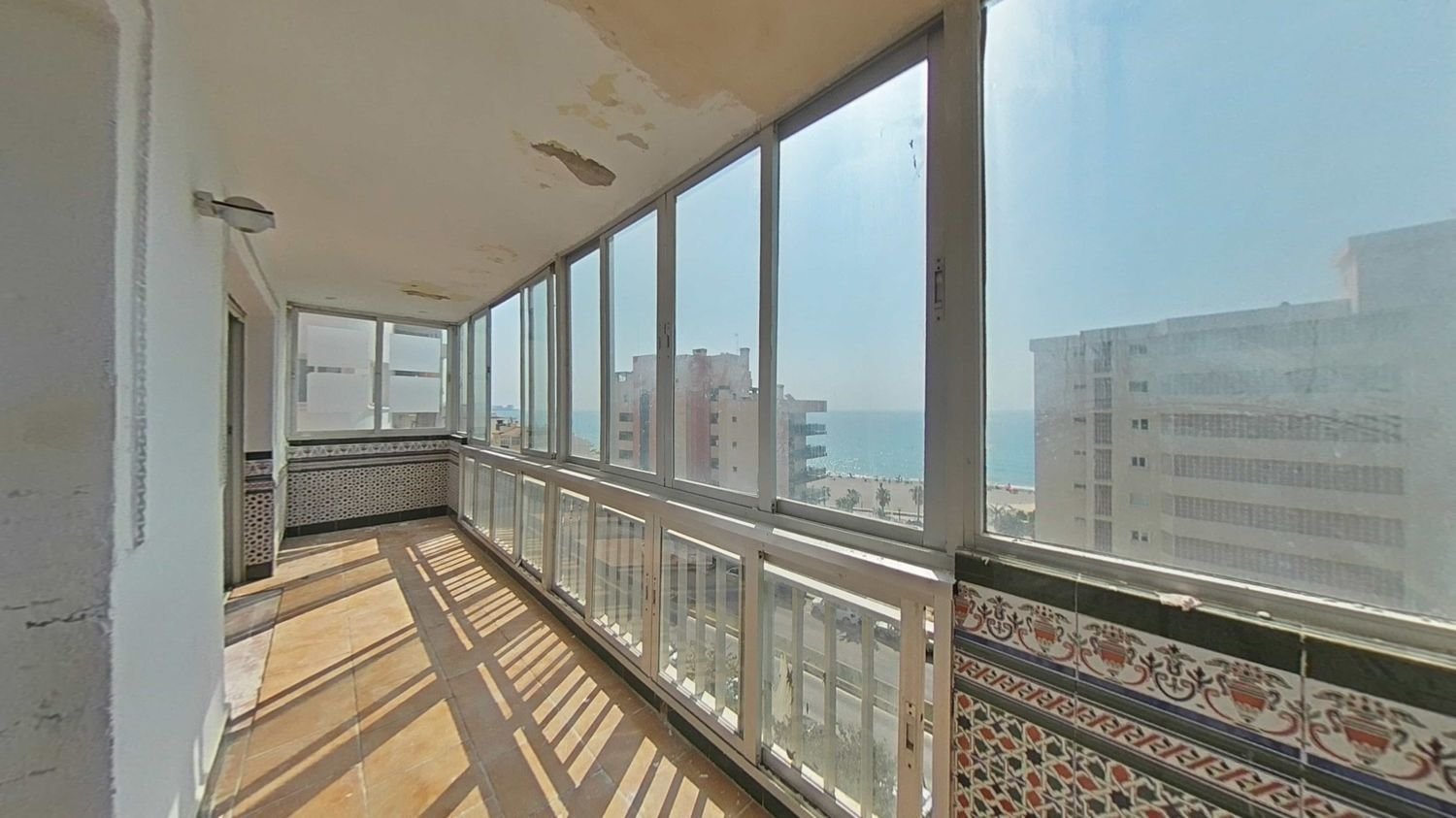 Apartamento de 2 dormitorios en Fuengirola, Spain No. 221179
