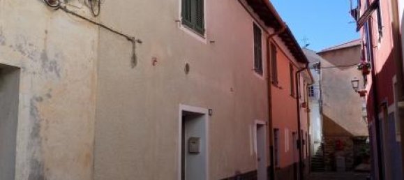 6 rooms House in Aurigo, Italy No. 235677 8