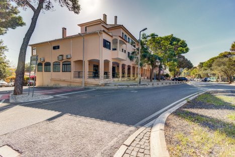 4 bedrooms Duplex in Cascais, Portugal No. 97172