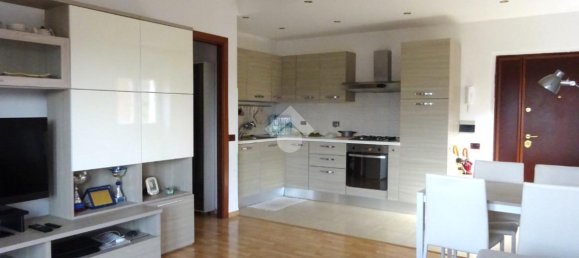 2 rooms Apartment in Rome, Italy No. 64023 2