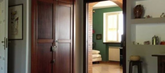 5 rooms Building in Naples, Italy No. 315825 8