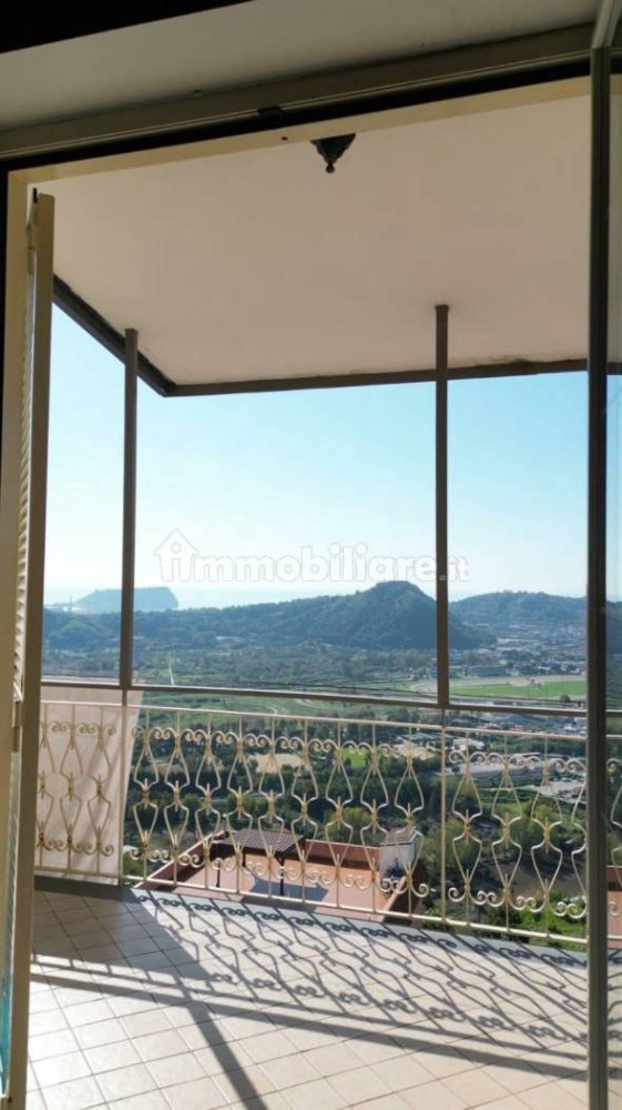 5 rooms Building in Naples, Italy No. 315825