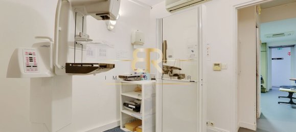 387m² Commercial property in Charenton-le-Pont, France No. 118383 5