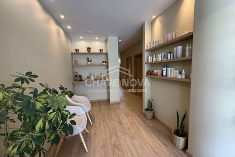 100m² Commercial property in Porto, Portugal No. 326869