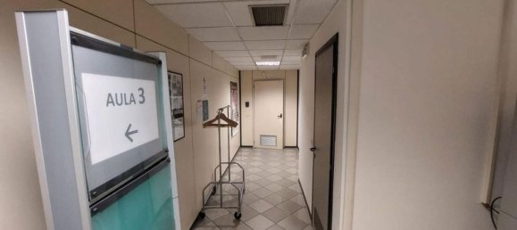 582m² Office in Piacenza, Italy No. 374949 16