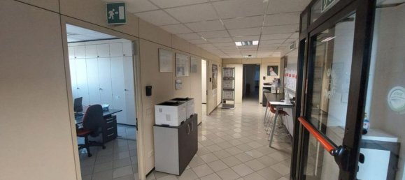 582m² Office in Piacenza, Italy No. 374949 5