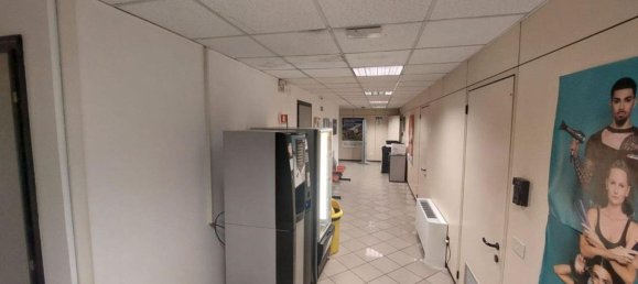 582m² Office in Piacenza, Italy No. 374949 7