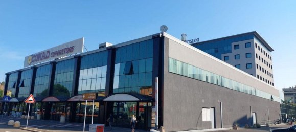 582m² Office in Piacenza, Italy No. 374949 9