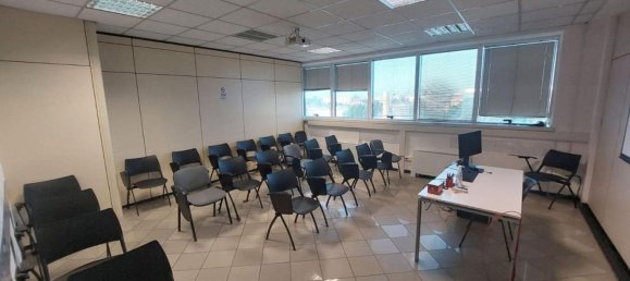 582m² Office in Piacenza, Italy No. 374949 3