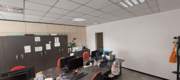 582m² Office in Piacenza, Italy No. 374949 14