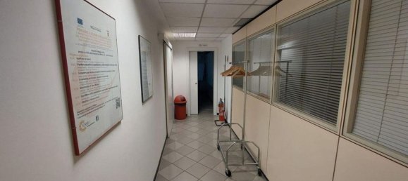 582m² Office in Piacenza, Italy No. 374949 4