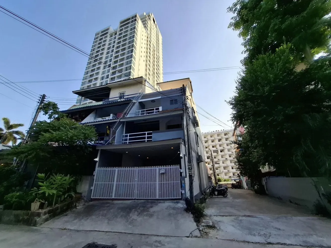 Дом с 4 спальнями в Паттайя, Таиланд № 71752