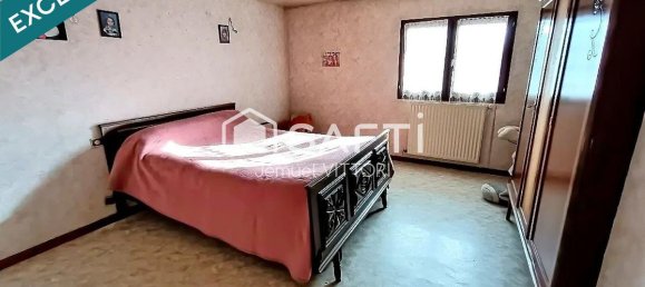 3 bedrooms House in Ernee, France No. 286769 7