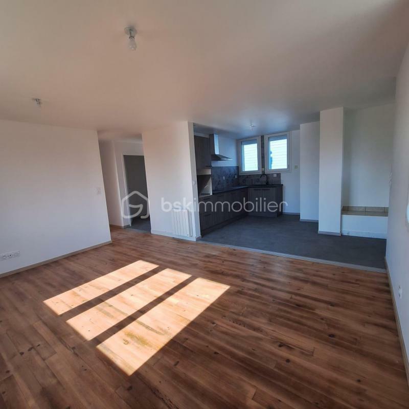 3 bedrooms House in Mayenne, France No. 357938