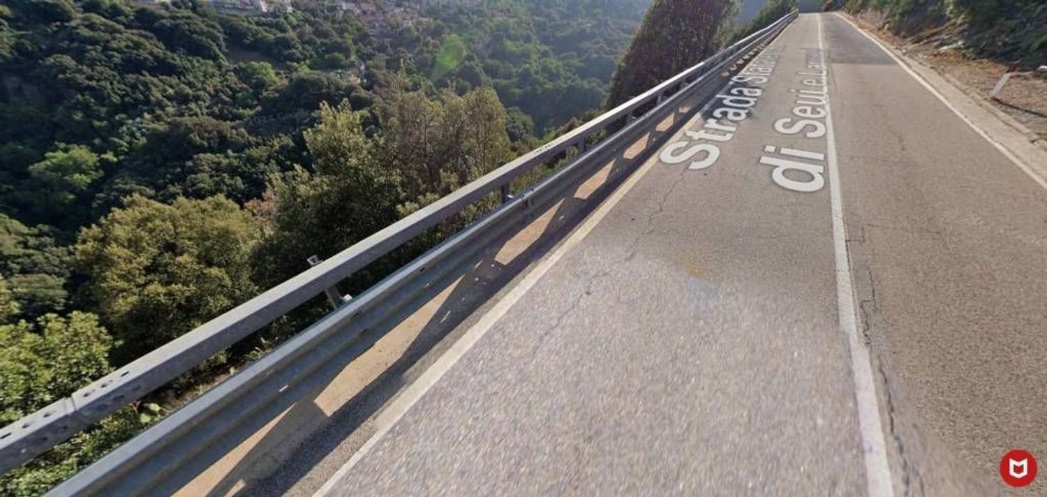 2032m² Commercial property in Lanusei, Italy No. 260934