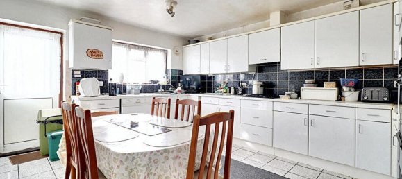 4 bedrooms House in Hayes, United Kingdom No. 5039 6