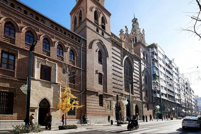 5 bedrooms Apartment in Granada, Spain No. 180191