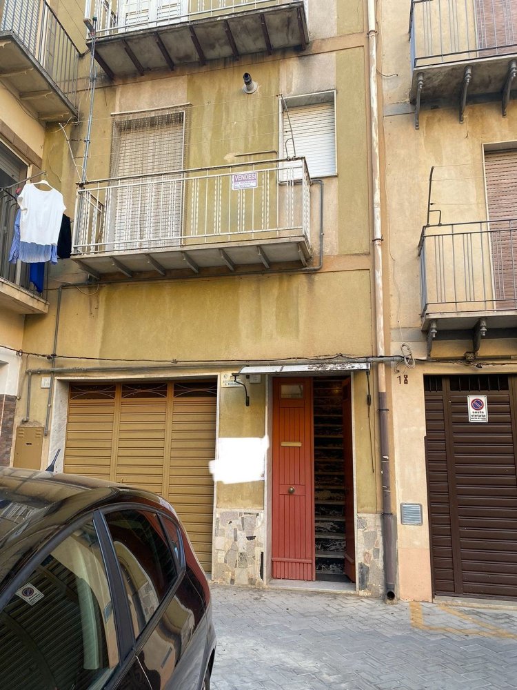 4 rooms House in Piazza Armerina, Italy No. 290104